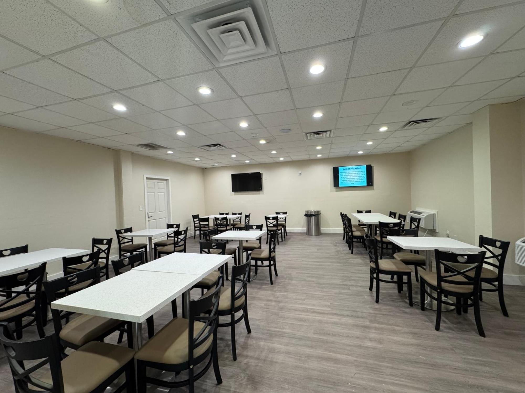 Baymont By Wyndham Corpus Christi Airport Hotel Bagian luar foto