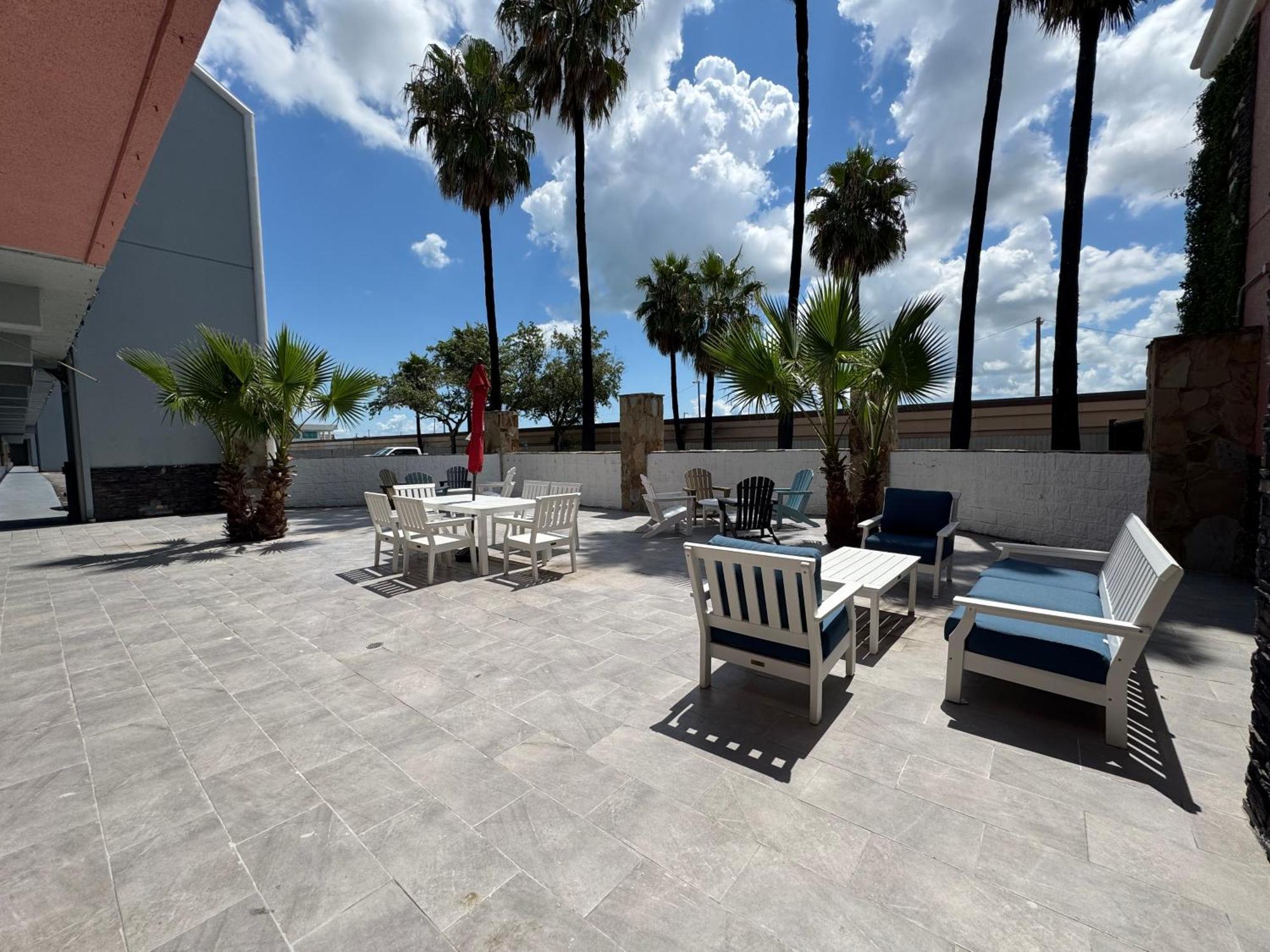 Baymont By Wyndham Corpus Christi Airport Hotel Bagian luar foto