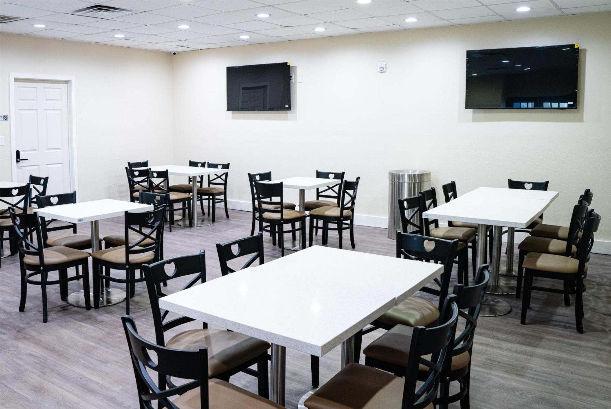 Baymont By Wyndham Corpus Christi Airport Hotel Bagian luar foto