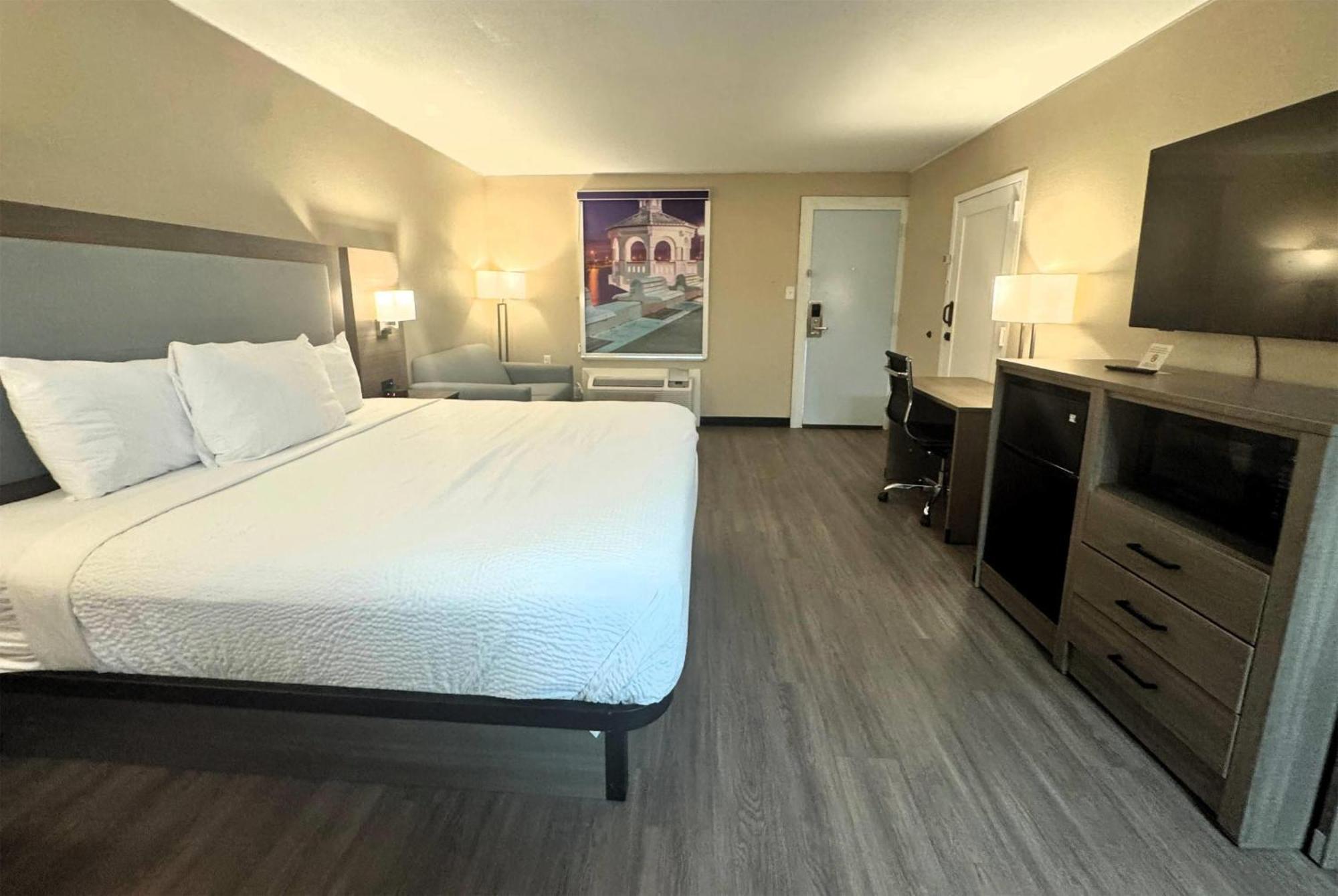 Baymont By Wyndham Corpus Christi Airport Hotel Bagian luar foto
