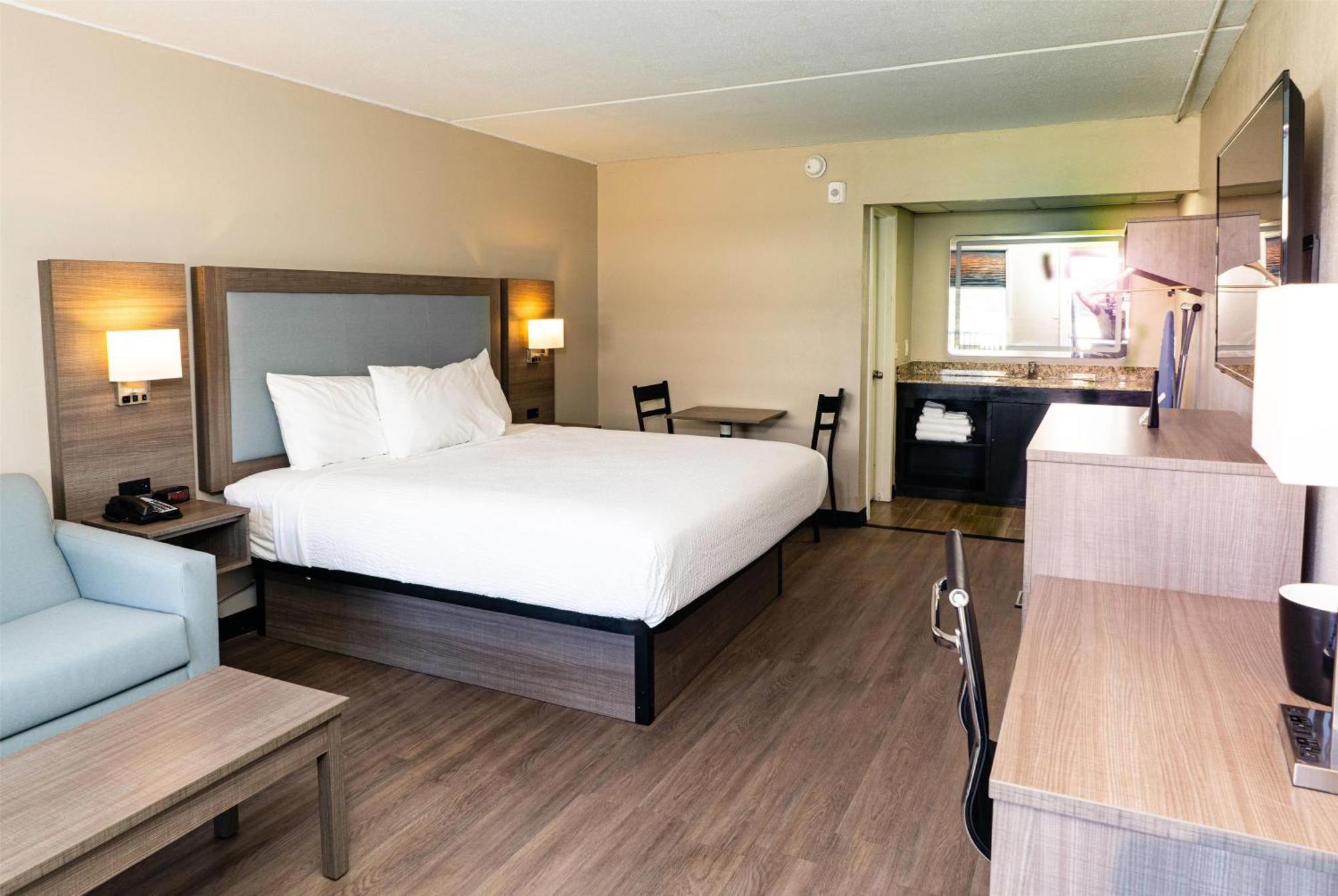Baymont By Wyndham Corpus Christi Airport Hotel Bagian luar foto