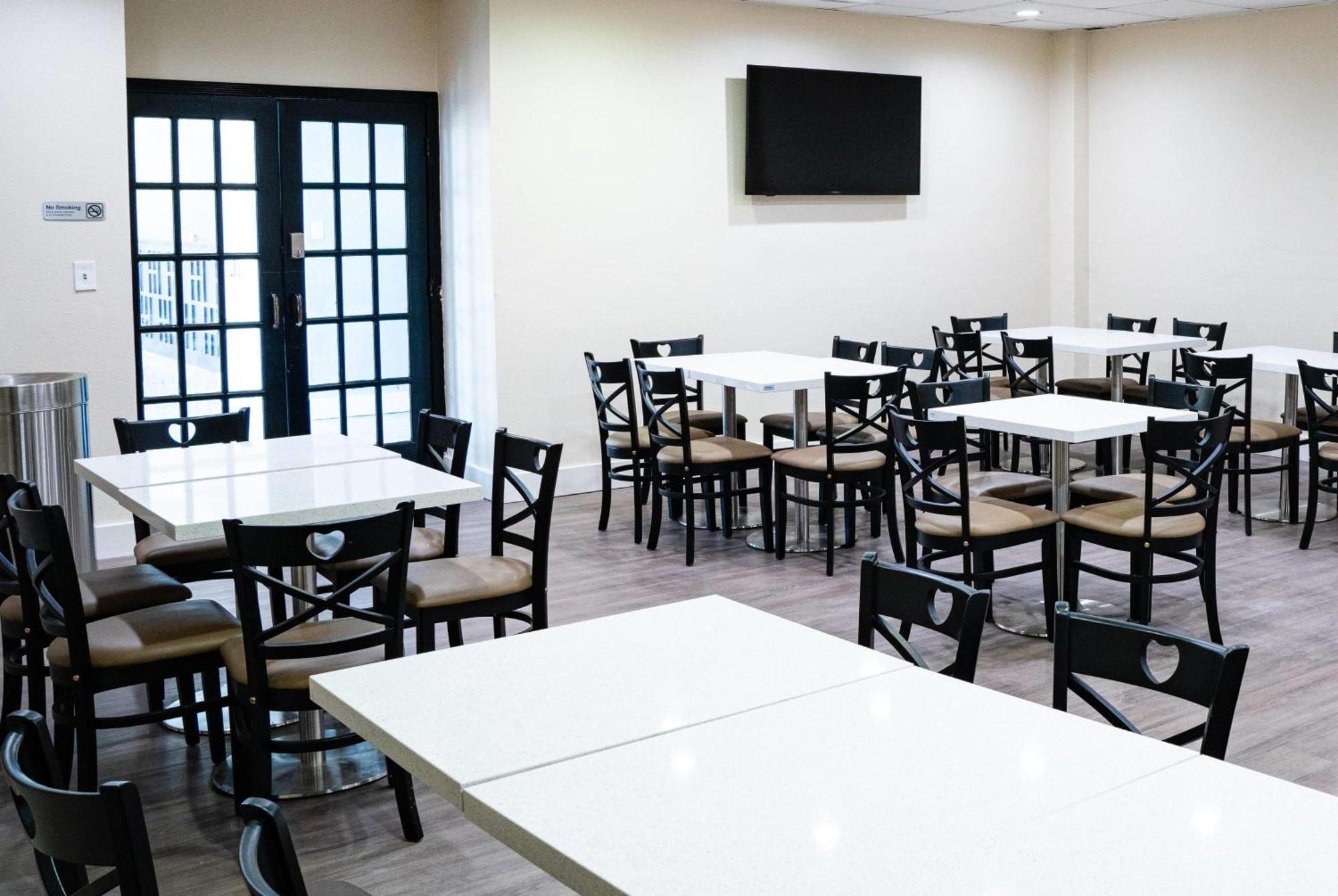 Baymont By Wyndham Corpus Christi Airport Hotel Bagian luar foto