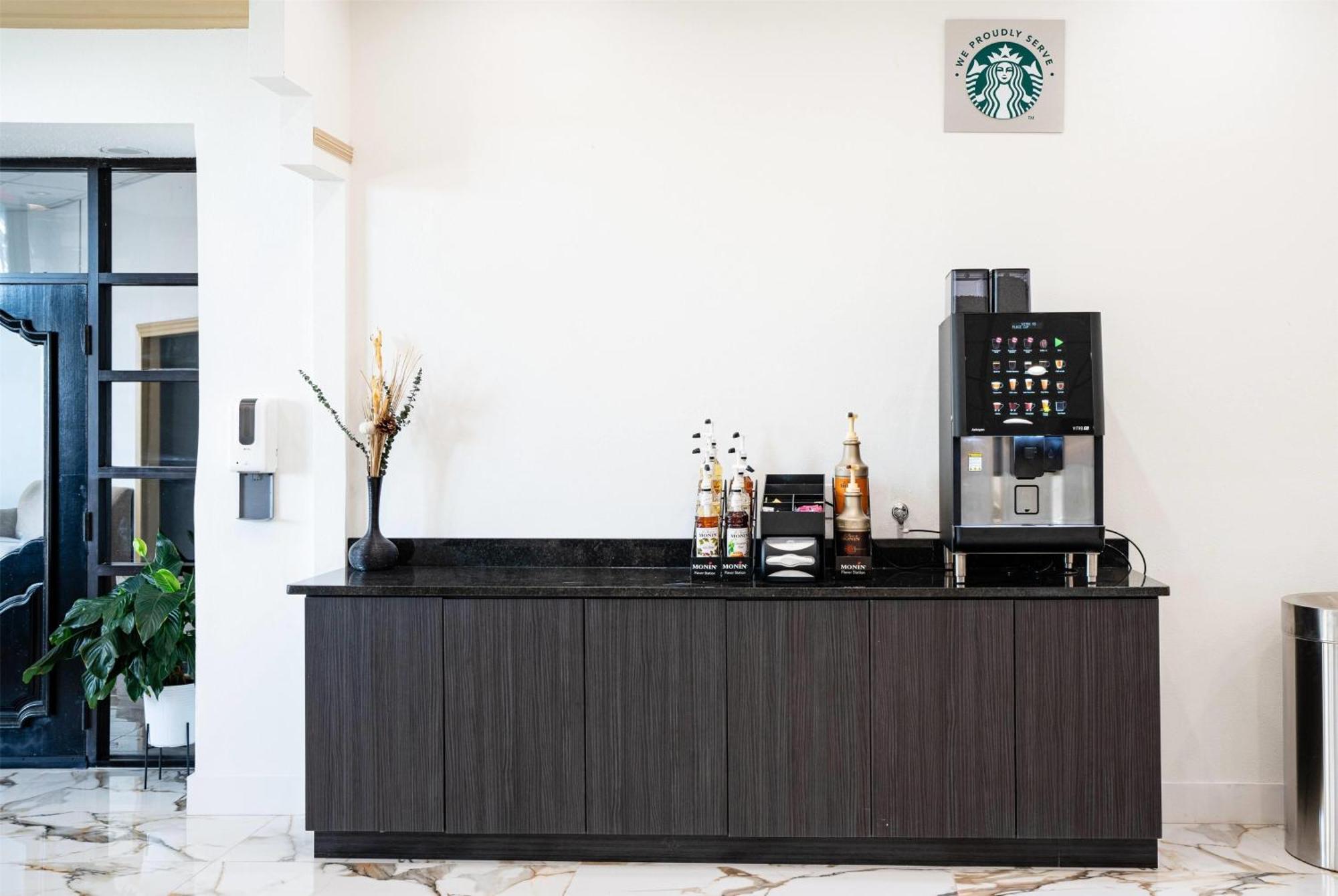 Baymont By Wyndham Corpus Christi Airport Hotel Bagian luar foto