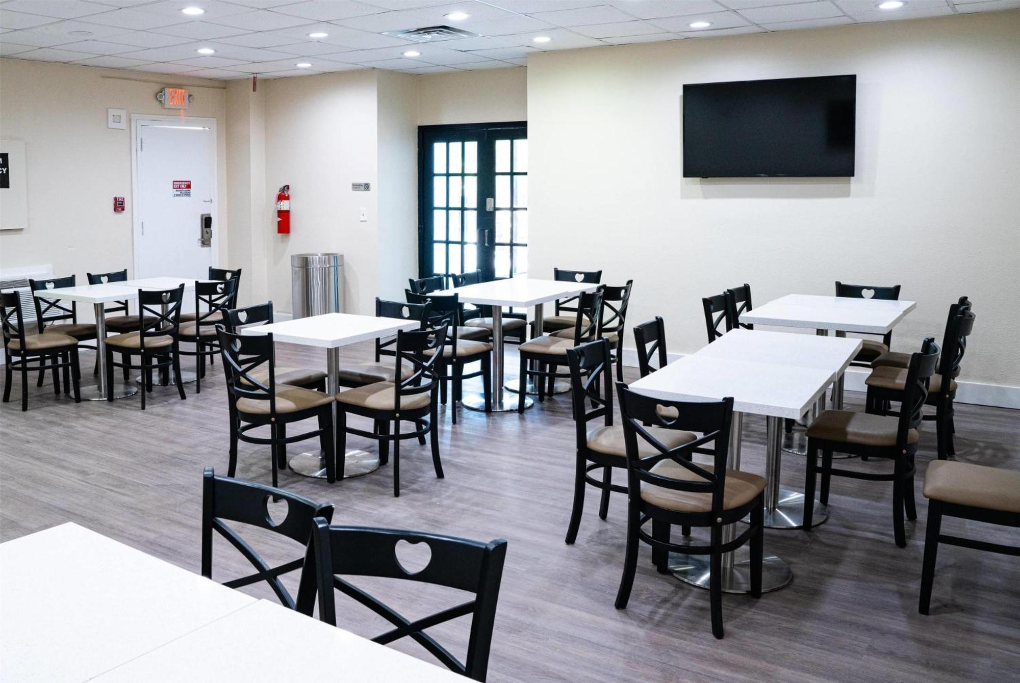 Baymont By Wyndham Corpus Christi Airport Hotel Bagian luar foto