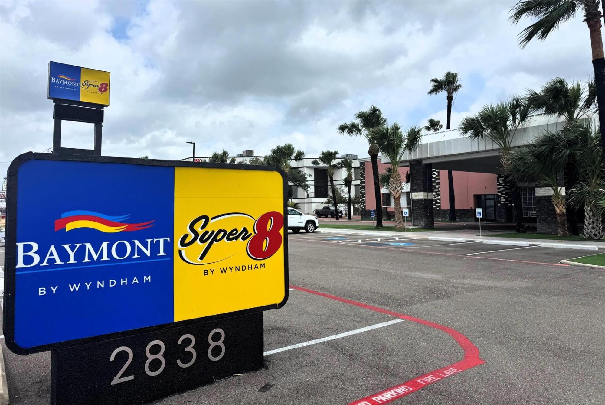 Baymont By Wyndham Corpus Christi Airport Hotel Bagian luar foto