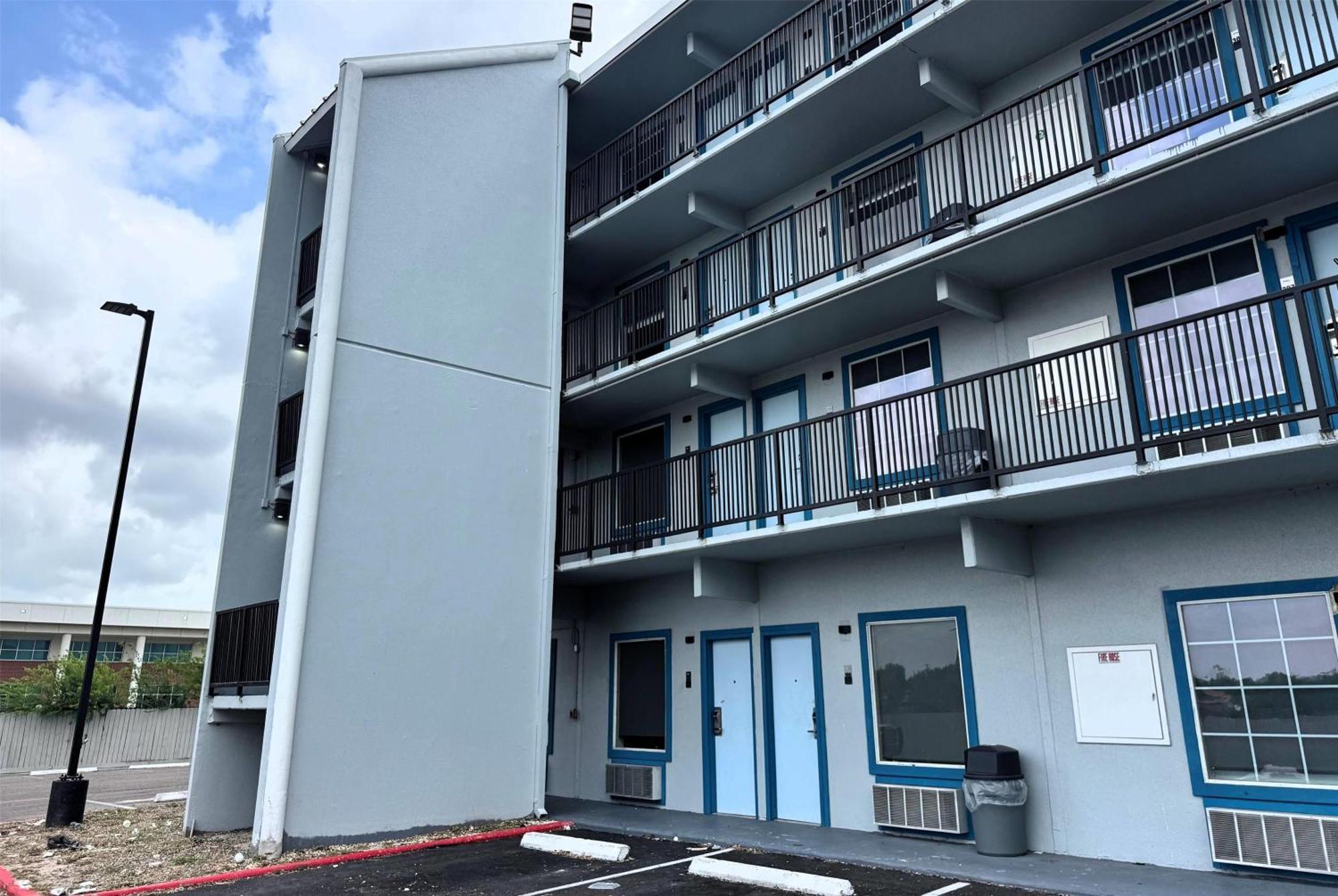 Baymont By Wyndham Corpus Christi Airport Hotel Bagian luar foto
