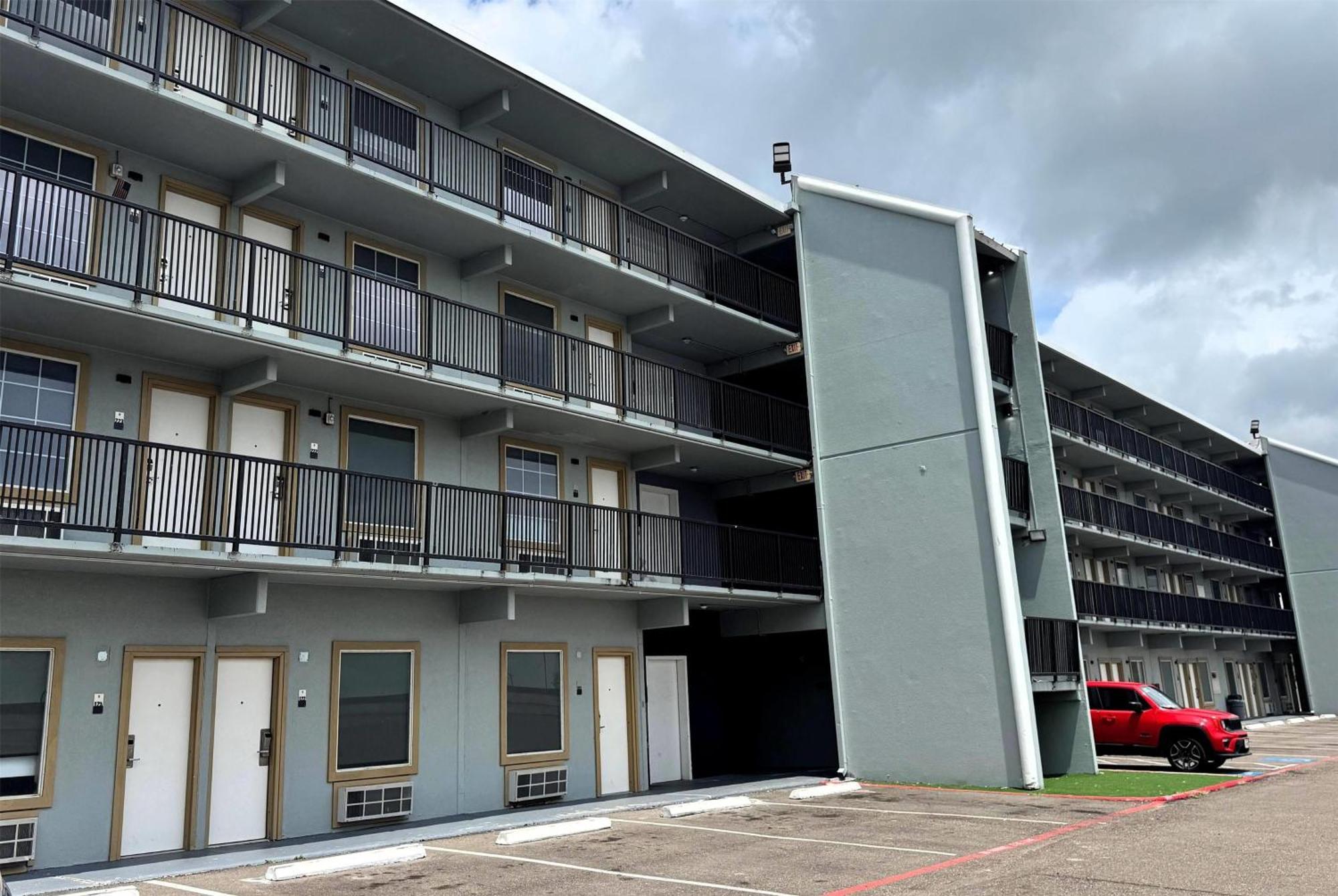 Baymont By Wyndham Corpus Christi Airport Hotel Bagian luar foto